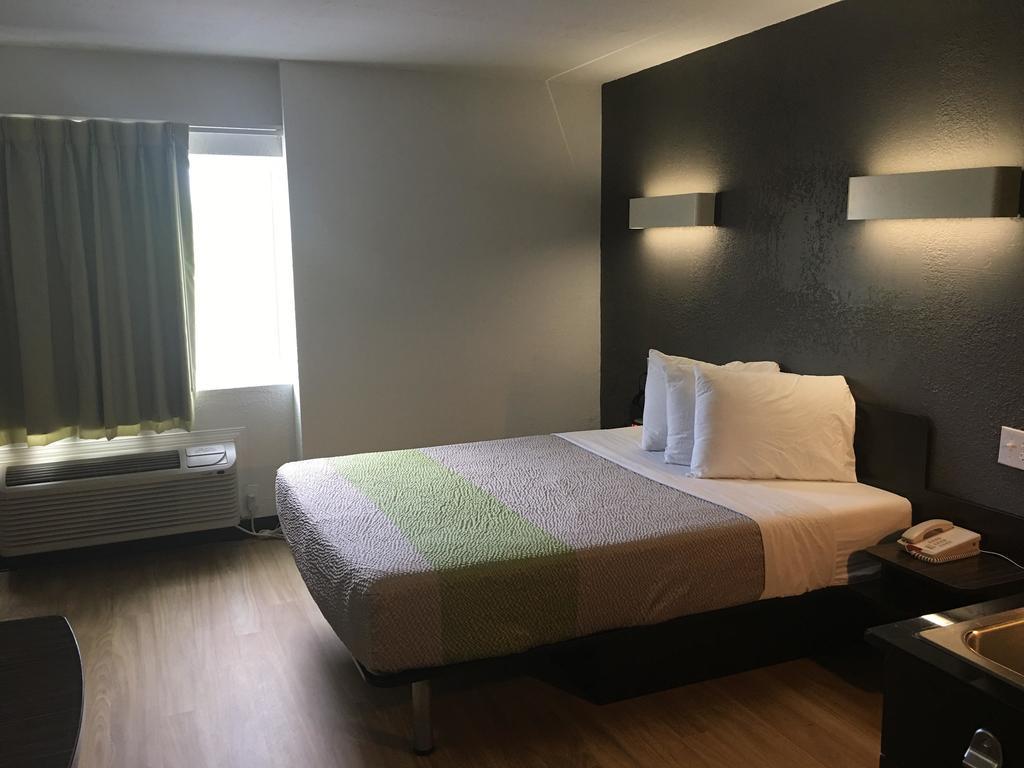 Studio 6-Indianapolis, In Room photo